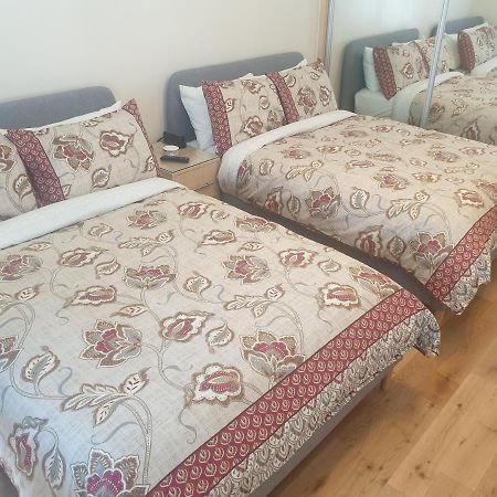 London Luxury Apartments 5 Min Walk From Ilford Station, With Free Parking Free Wifi מראה חיצוני תמונה