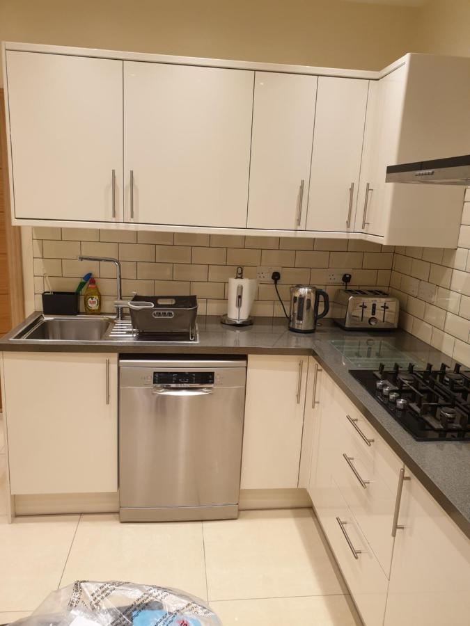 London Luxury Apartments 5 Min Walk From Ilford Station, With Free Parking Free Wifi מראה חיצוני תמונה