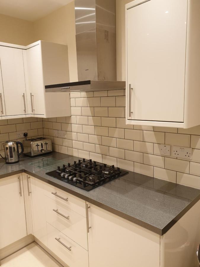 London Luxury Apartments 5 Min Walk From Ilford Station, With Free Parking Free Wifi מראה חיצוני תמונה