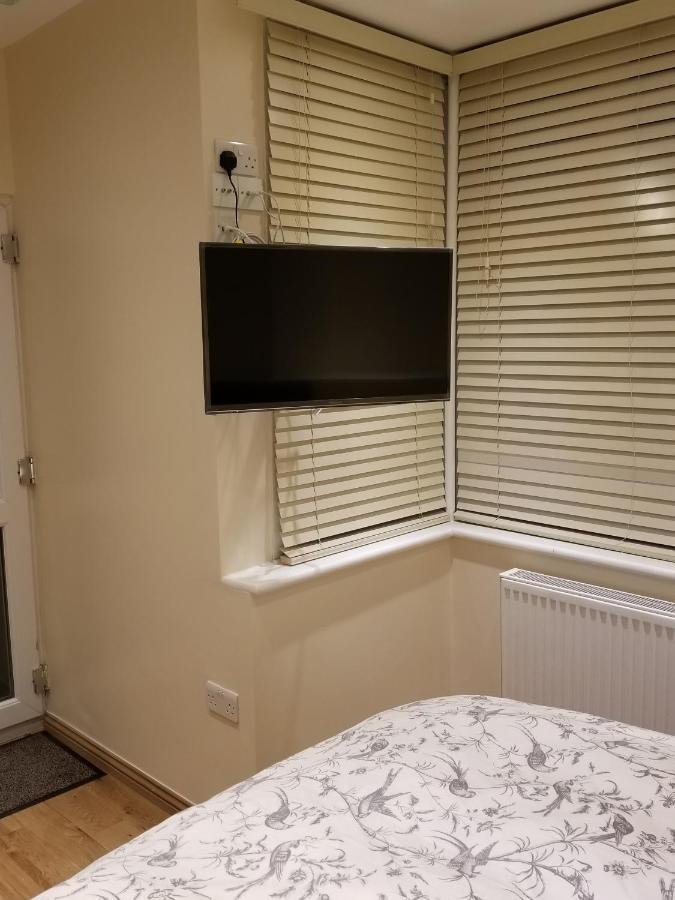London Luxury Apartments 5 Min Walk From Ilford Station, With Free Parking Free Wifi מראה חיצוני תמונה