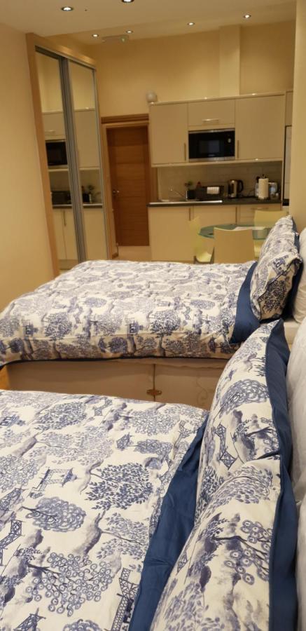 London Luxury Apartments 5 Min Walk From Ilford Station, With Free Parking Free Wifi מראה חיצוני תמונה