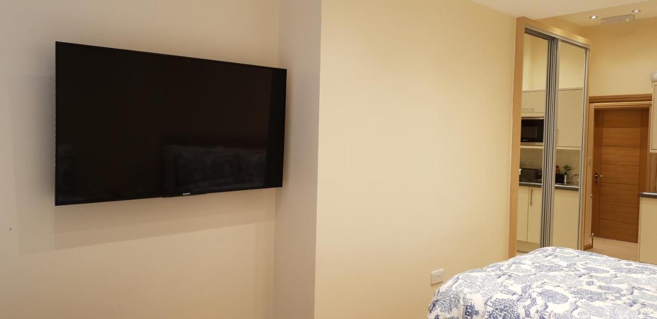 London Luxury Apartments 5 Min Walk From Ilford Station, With Free Parking Free Wifi מראה חיצוני תמונה