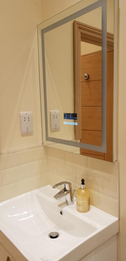 London Luxury Apartments 5 Min Walk From Ilford Station, With Free Parking Free Wifi מראה חיצוני תמונה