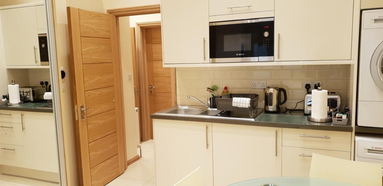 London Luxury Apartments 5 Min Walk From Ilford Station, With Free Parking Free Wifi מראה חיצוני תמונה