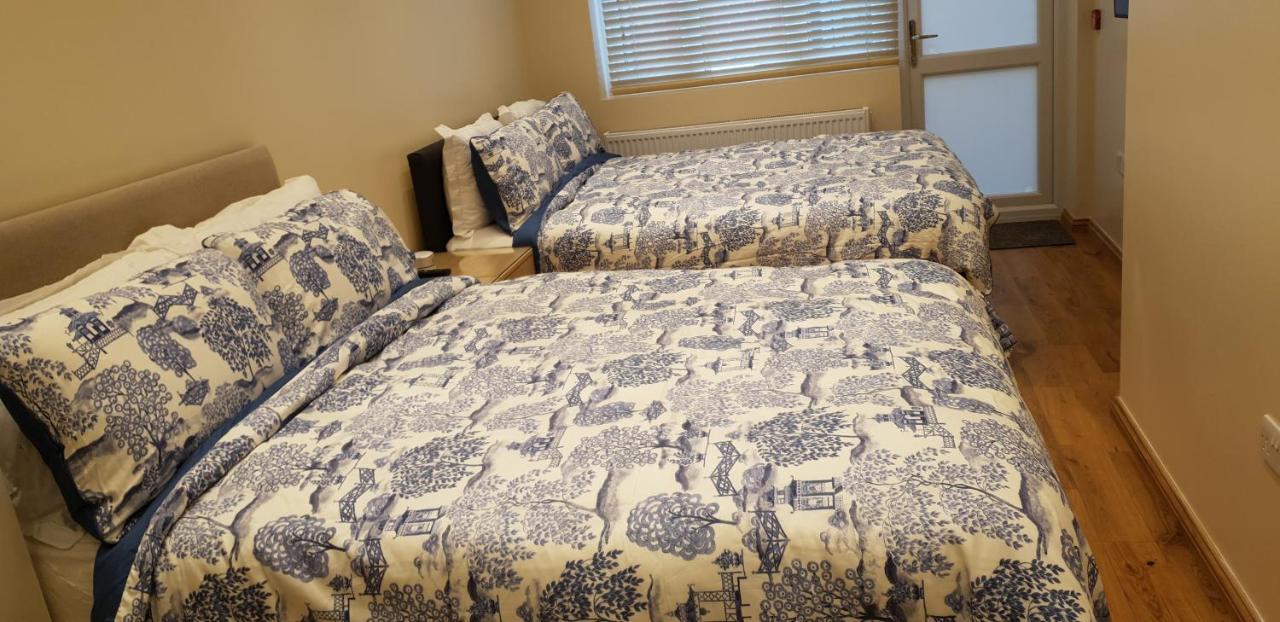 London Luxury Apartments 5 Min Walk From Ilford Station, With Free Parking Free Wifi מראה חיצוני תמונה