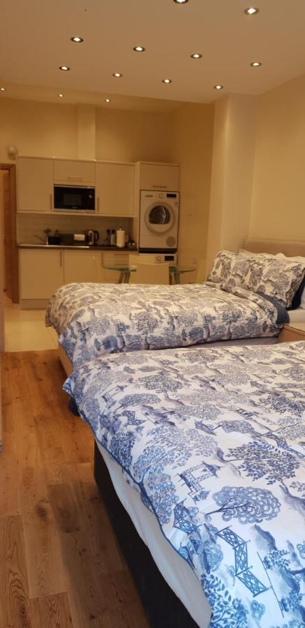 London Luxury Apartments 5 Min Walk From Ilford Station, With Free Parking Free Wifi מראה חיצוני תמונה