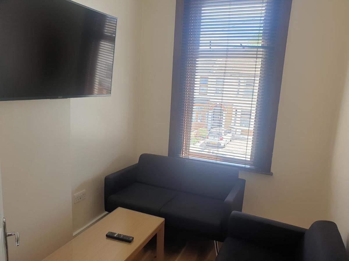 London Luxury Apartments 5 Min Walk From Ilford Station, With Free Parking Free Wifi מראה חיצוני תמונה