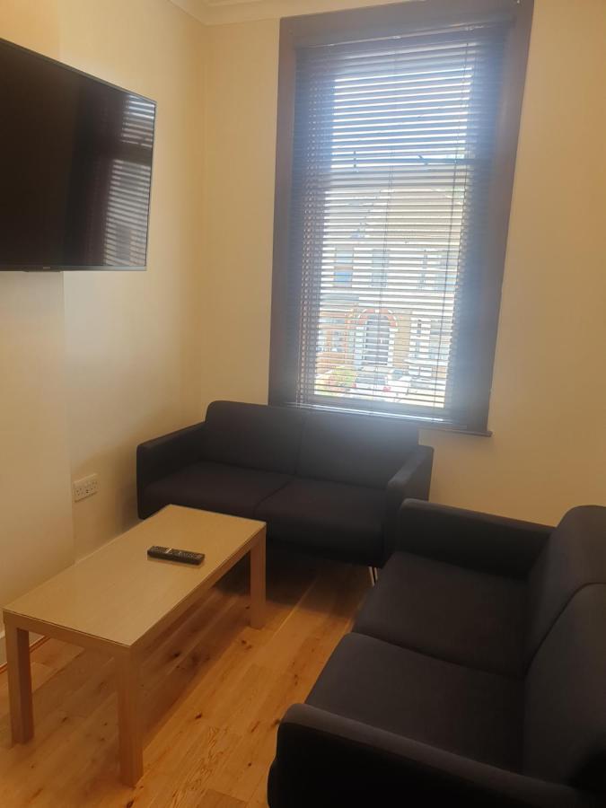 London Luxury Apartments 5 Min Walk From Ilford Station, With Free Parking Free Wifi מראה חיצוני תמונה