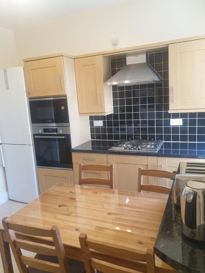 London Luxury Apartments 5 Min Walk From Ilford Station, With Free Parking Free Wifi מראה חיצוני תמונה