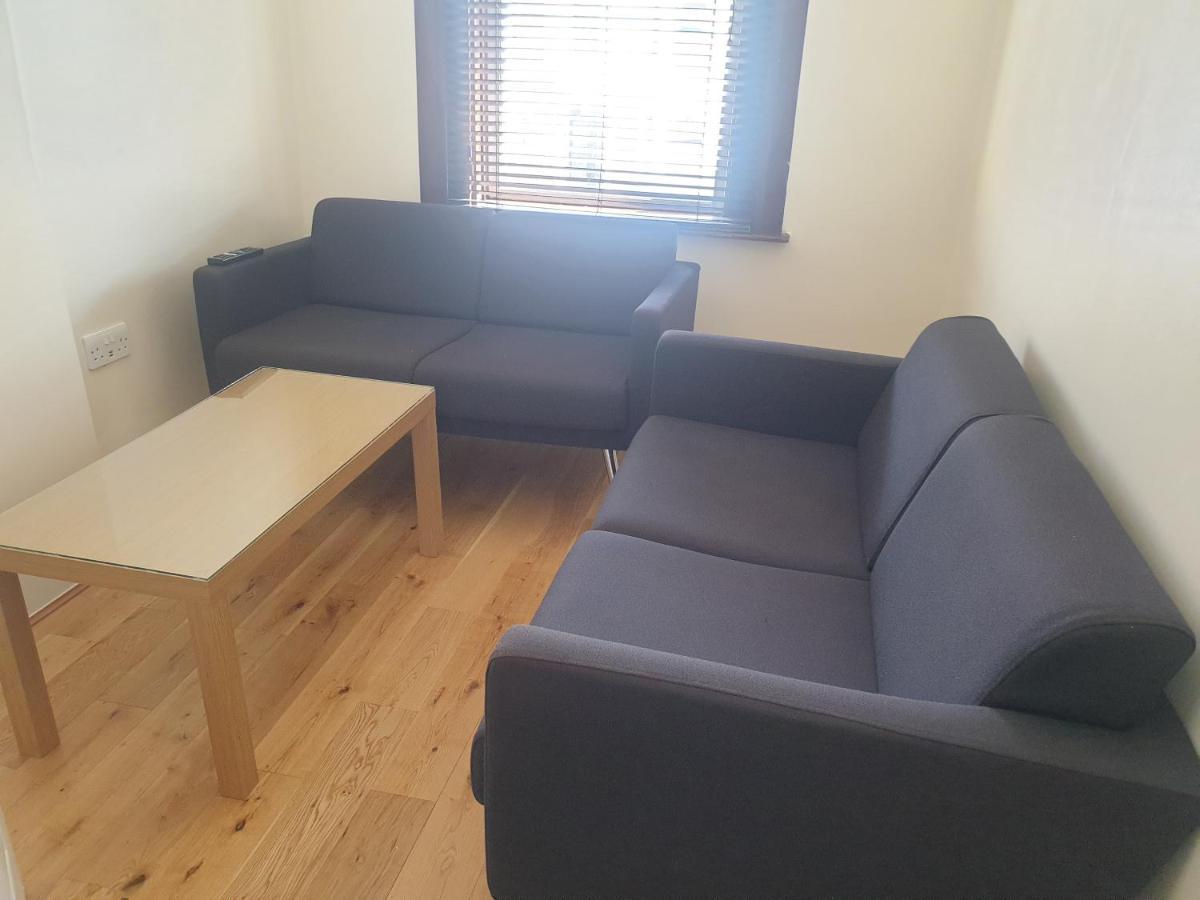 London Luxury Apartments 5 Min Walk From Ilford Station, With Free Parking Free Wifi מראה חיצוני תמונה
